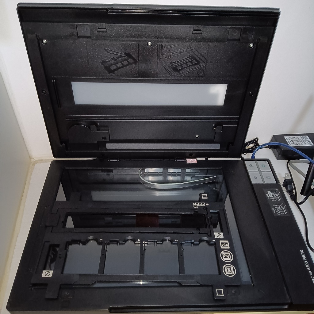 Epson V300 scanner